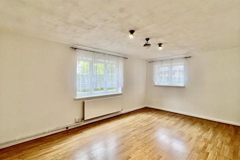 2 bedroom apartment for sale, Lampton Road, Hounslow TW3