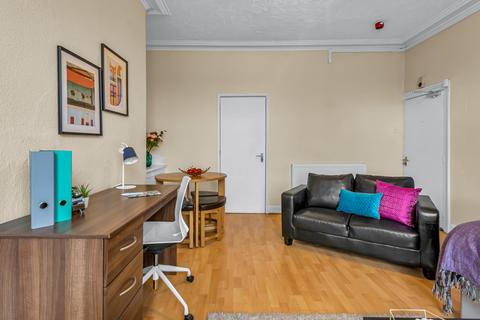 1 bedroom house to rent, Burley Road, Leeds