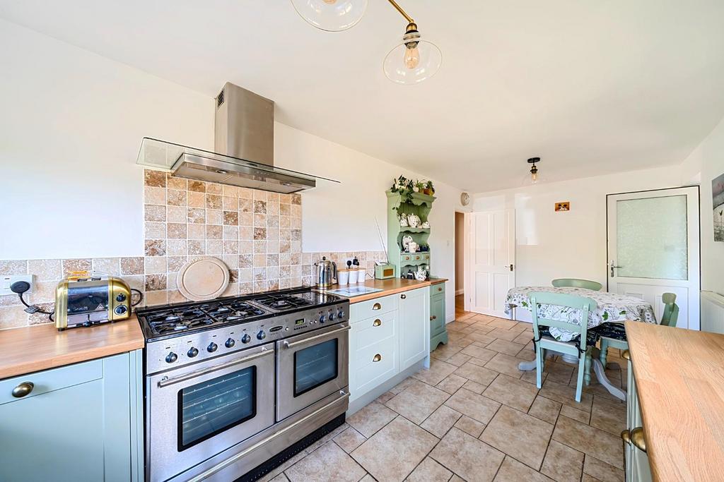 Kitchen Dining 1.jpg