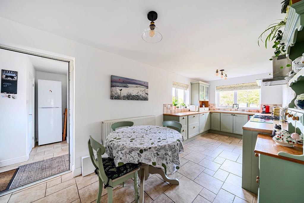 Kitchen Dining 2.jpg
