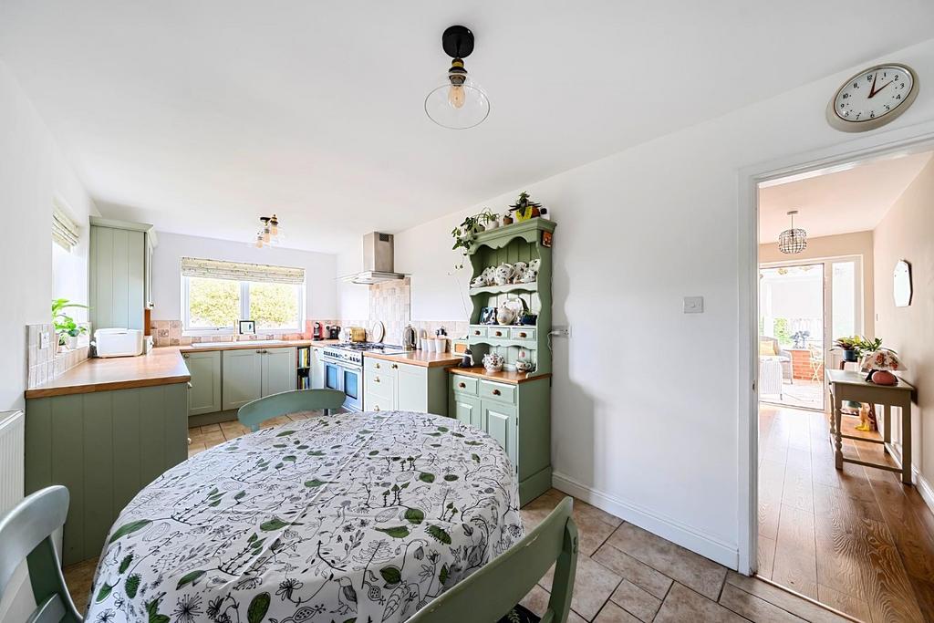 Kitchen Dining 3.jpg