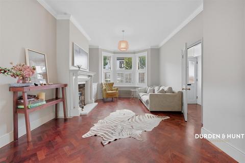 4 bedroom end of terrace house for sale, The Avenue, Hornchurch, RM12
