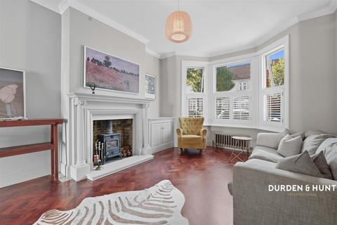 4 bedroom end of terrace house for sale, The Avenue, Hornchurch, RM12