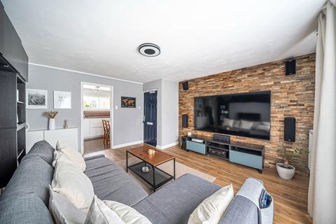 undefined, Poultons Close, Overton, Basingstoke, RG25 3LU