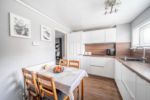 undefined, Poultons Close, Overton, Basingstoke, RG25 3LU