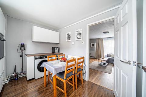 undefined, Poultons Close, Overton, Basingstoke, RG25 3LU