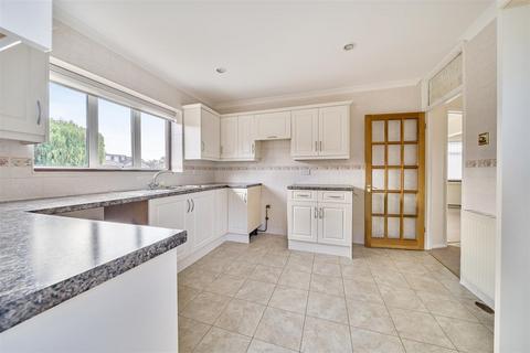 2 bedroom bungalow for sale, Glentrammon Gardens, Orpington BR6