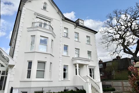 2 bedroom flat for sale, Oak Hill Road, Surbiton KT6
