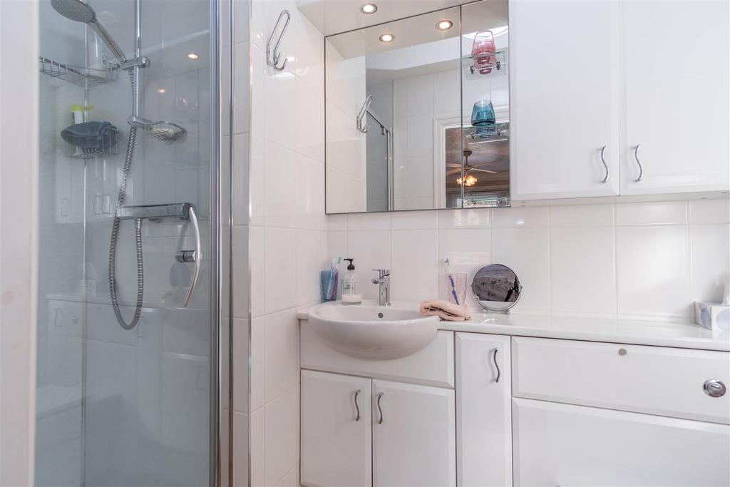 Master Ensuite