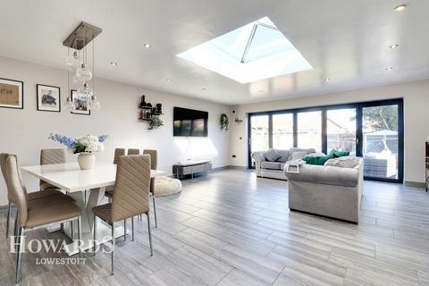 3 bedroom semi-detached house for sale, Monckton Avenue, Lowestoft