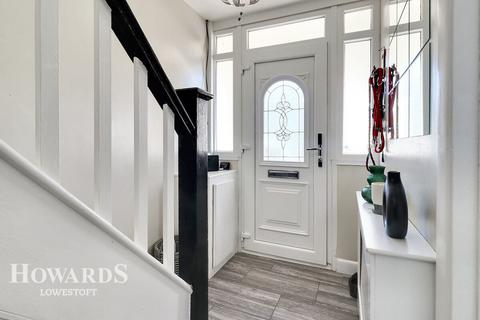 3 bedroom semi-detached house for sale, Monckton Avenue, Lowestoft