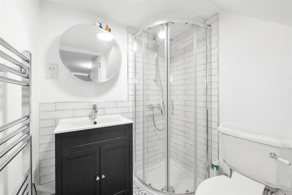 47a Sailsbury-Road - En-suite.jpg
