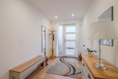 6 The Forge, Rastrick, Brighouse, HD6 3SJ