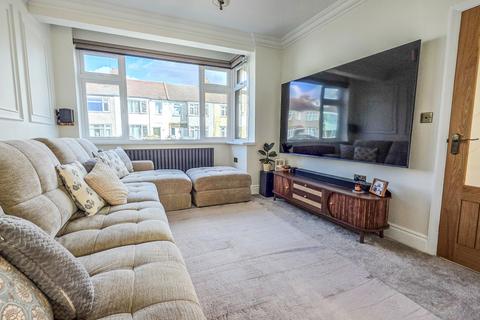 3 bedroom semi-detached house for sale, Essex Road, Romford, RM7