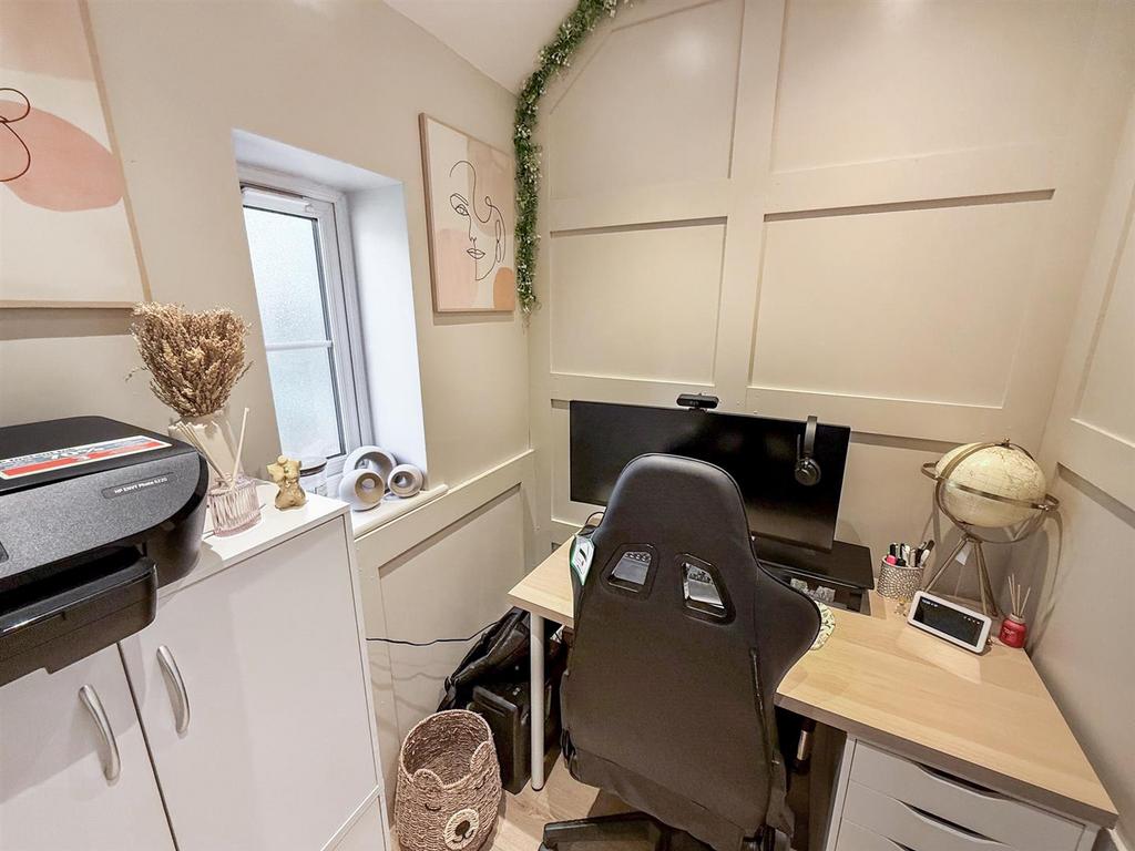 Potential En Suite/ Study