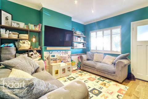 3 bedroom terraced house for sale, Grosvenor Road, Romford