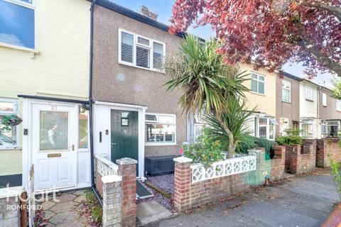 2 bedroom terraced house for sale, Grosvenor Road, Romford