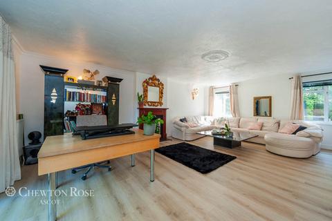 undefined, Sunning Avenue, ASCOT