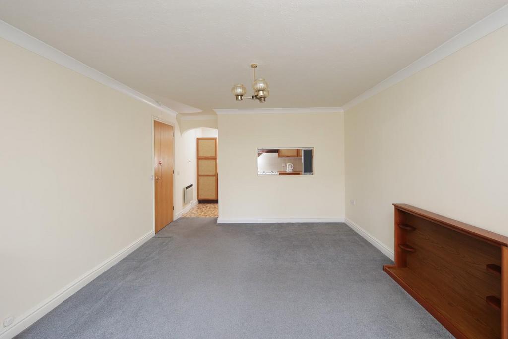 7 Oakfield House CV32-8.jpg