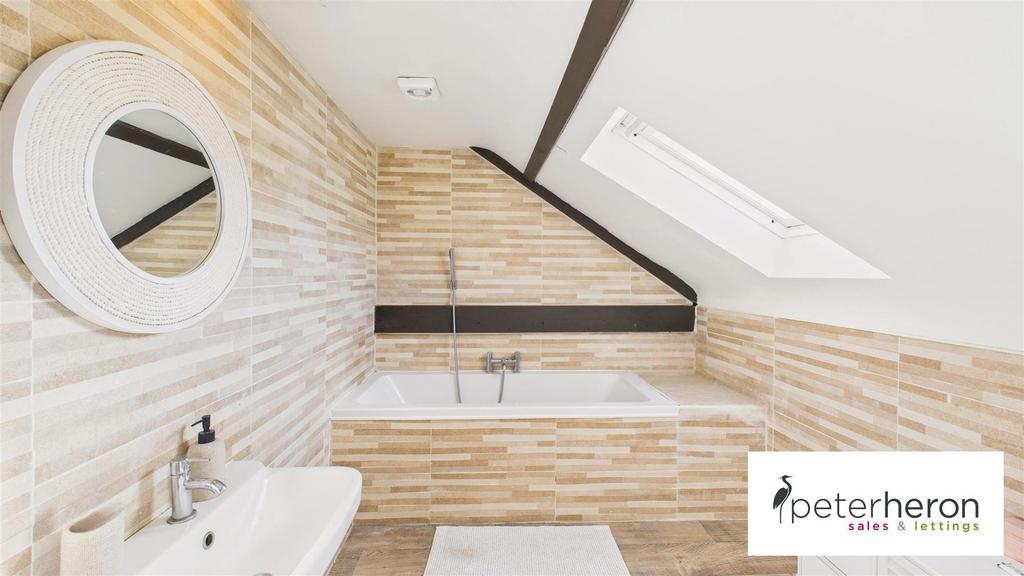 En-Suite Bathroom
