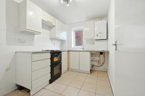 3 bedroom flat for sale, London Road, Waterlooville PO8