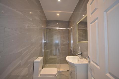 3 bedroom duplex to rent, Burnley Road, London