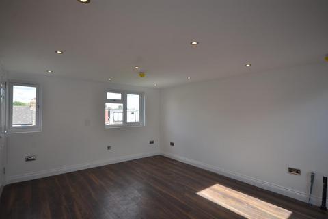 3 bedroom duplex to rent, Burnley Road, London