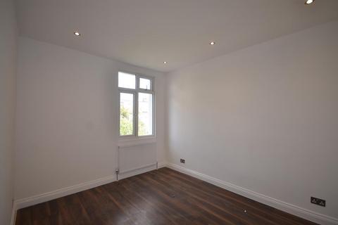 3 bedroom duplex to rent, Burnley Road, London