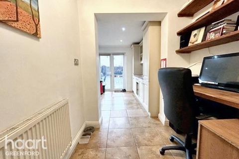 4 bedroom terraced house for sale, Kings Avenue, Greenford