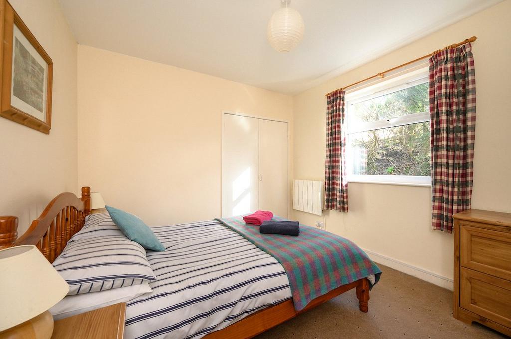 Lodge Cot-Bed 1