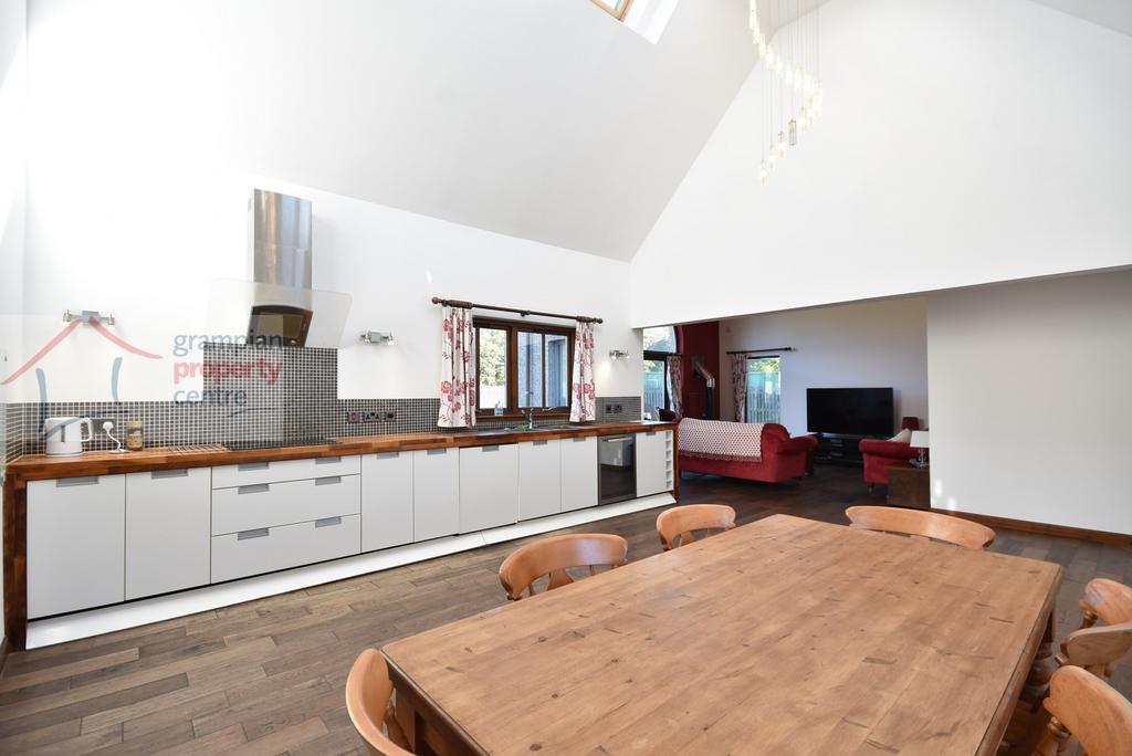Kitchen 4 .JPG