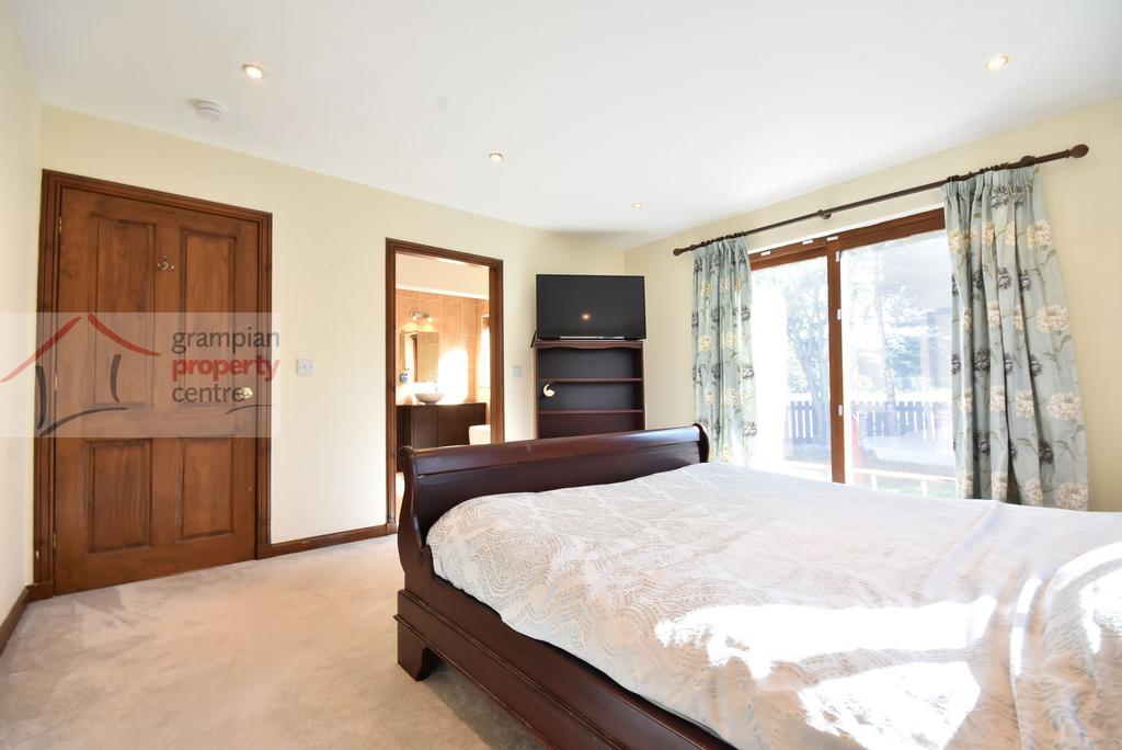 Bed 1 ground floor 2 .JPG