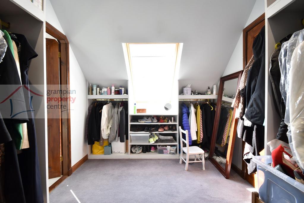 Dressing room to bed 1 .JPG