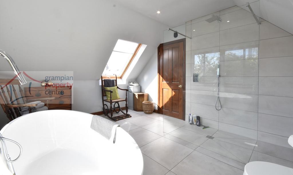 Bed 1 en-suite 3 .JPG