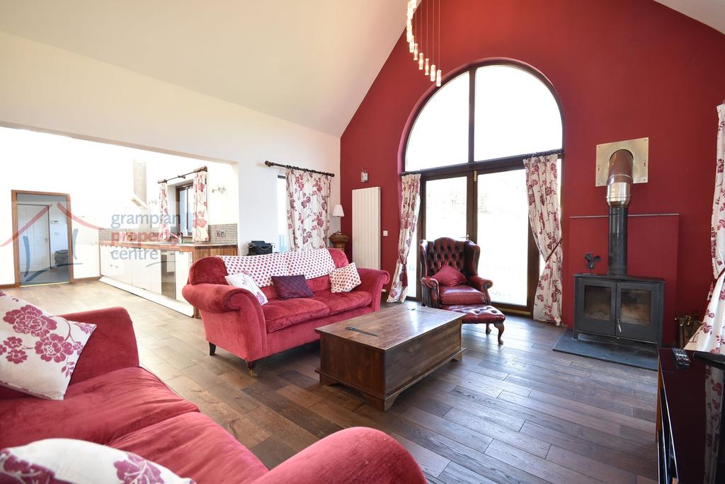 Family room 2 .JPG