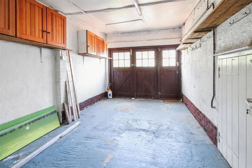 Garage.JPG