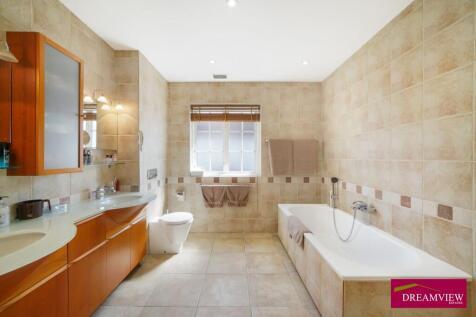 85138 house cranbourne gardens london greater lon