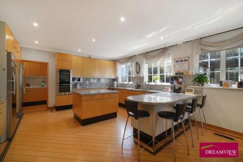 85138 house cranbourne gardens london greater lon