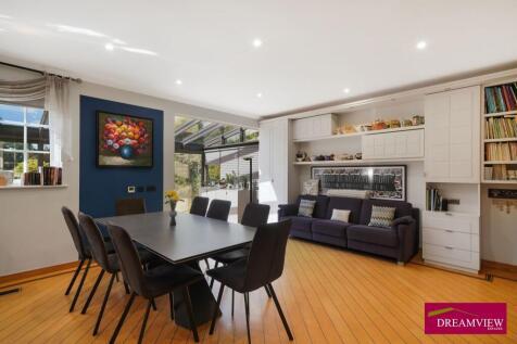 85138 house cranbourne gardens london greater lon