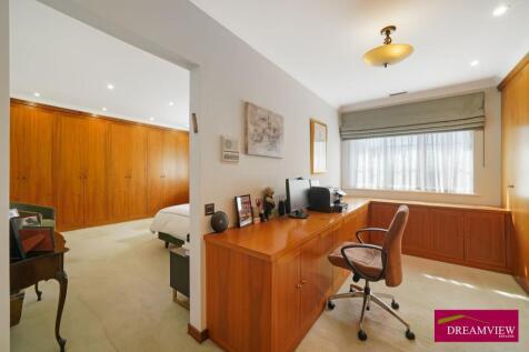 85138 house cranbourne gardens london greater lon