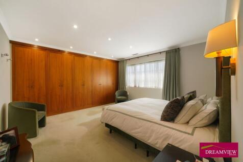 85138 house cranbourne gardens london greater lon