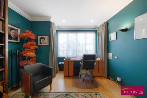 85138 house cranbourne gardens london greater lon