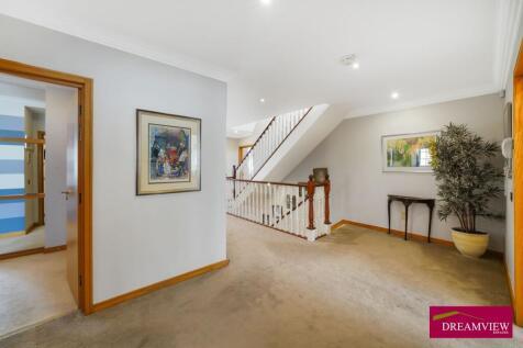 85138 house cranbourne gardens london greater lon