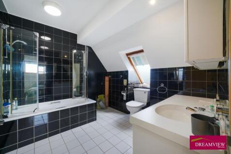 85138 house cranbourne gardens london greater lon