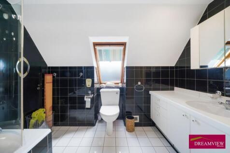 85138 house cranbourne gardens london greater lon