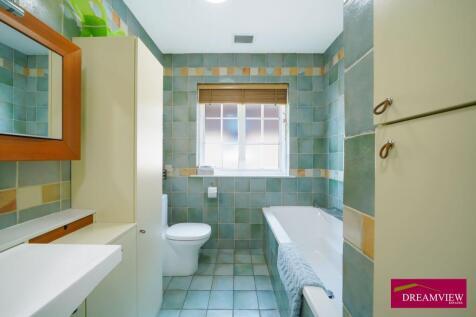 85138 house cranbourne gardens london greater lon