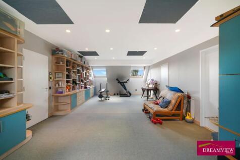 85138 house cranbourne gardens london greater lon