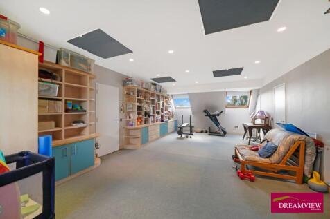 85138 house cranbourne gardens london greater lon