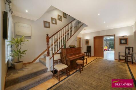 85138 house cranbourne gardens london greater lon