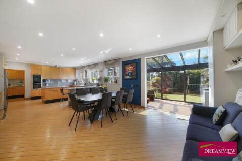 85138 house cranbourne gardens london greater lon